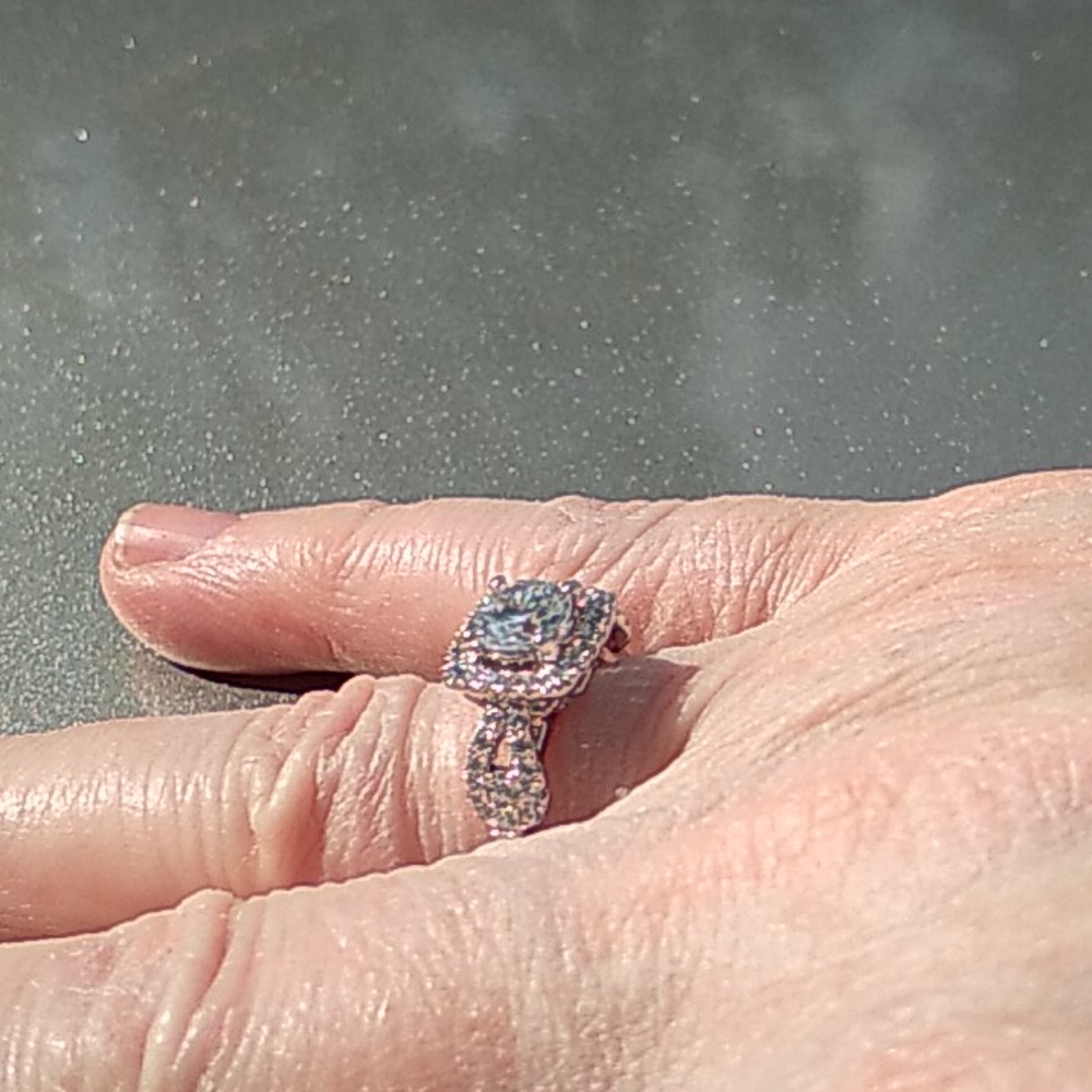 New 1.90 ctw halo engagement ring - Picture 8 of 8